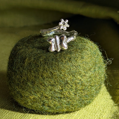 Butterfly with flower ring adjustable to size N-P